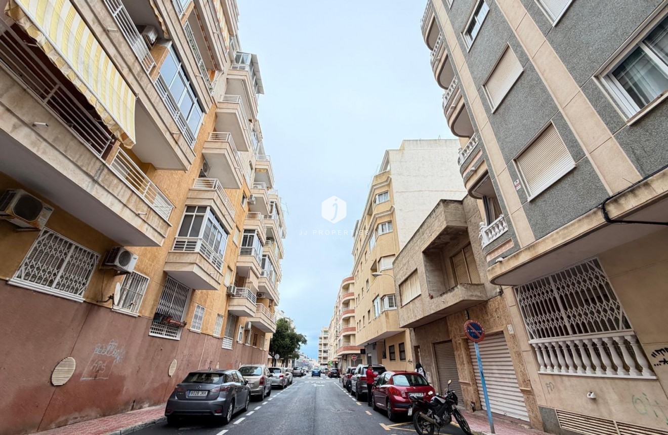 Aus zweiter Hand - Wohnung -
Torrevieja - Estacion de autobuses