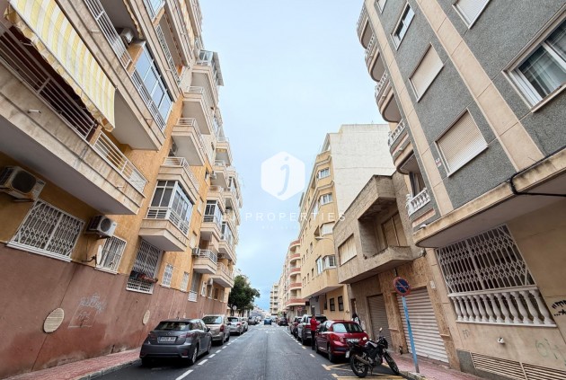 Aus zweiter Hand - Wohnung -
Torrevieja - Estacion de autobuses