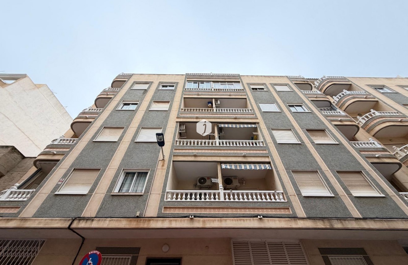 Aus zweiter Hand - Wohnung -
Torrevieja - Estacion de autobuses