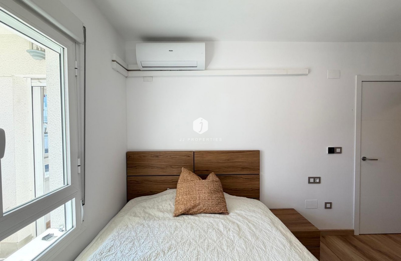 Aus zweiter Hand - Wohnung -
Orihuela Costa - Altos De Campoamor