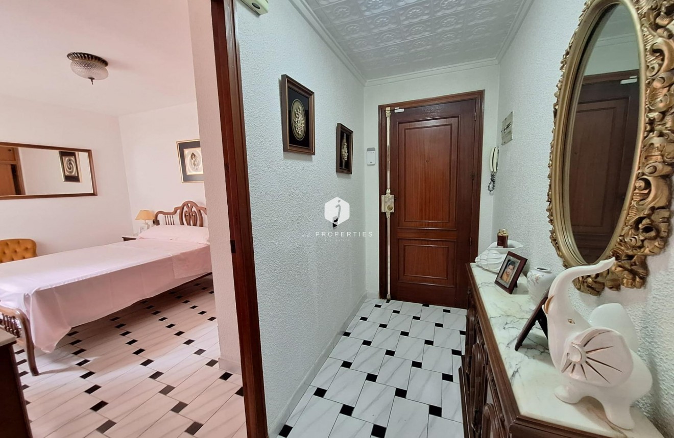 D'occasion - Appartement -
Torrevieja - Acequion