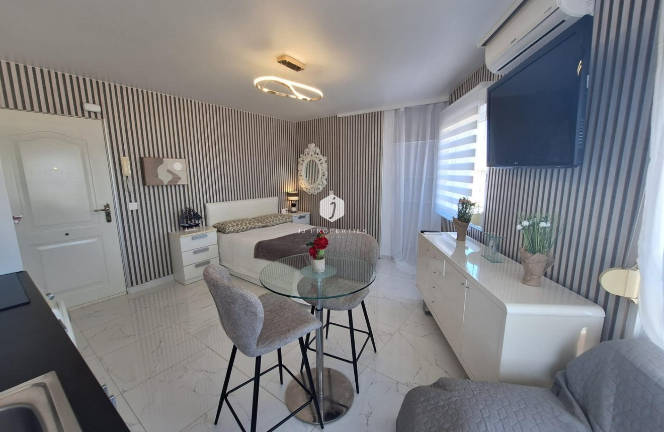 Aus zweiter Hand - Wohnung -
Torrevieja - Torrejón