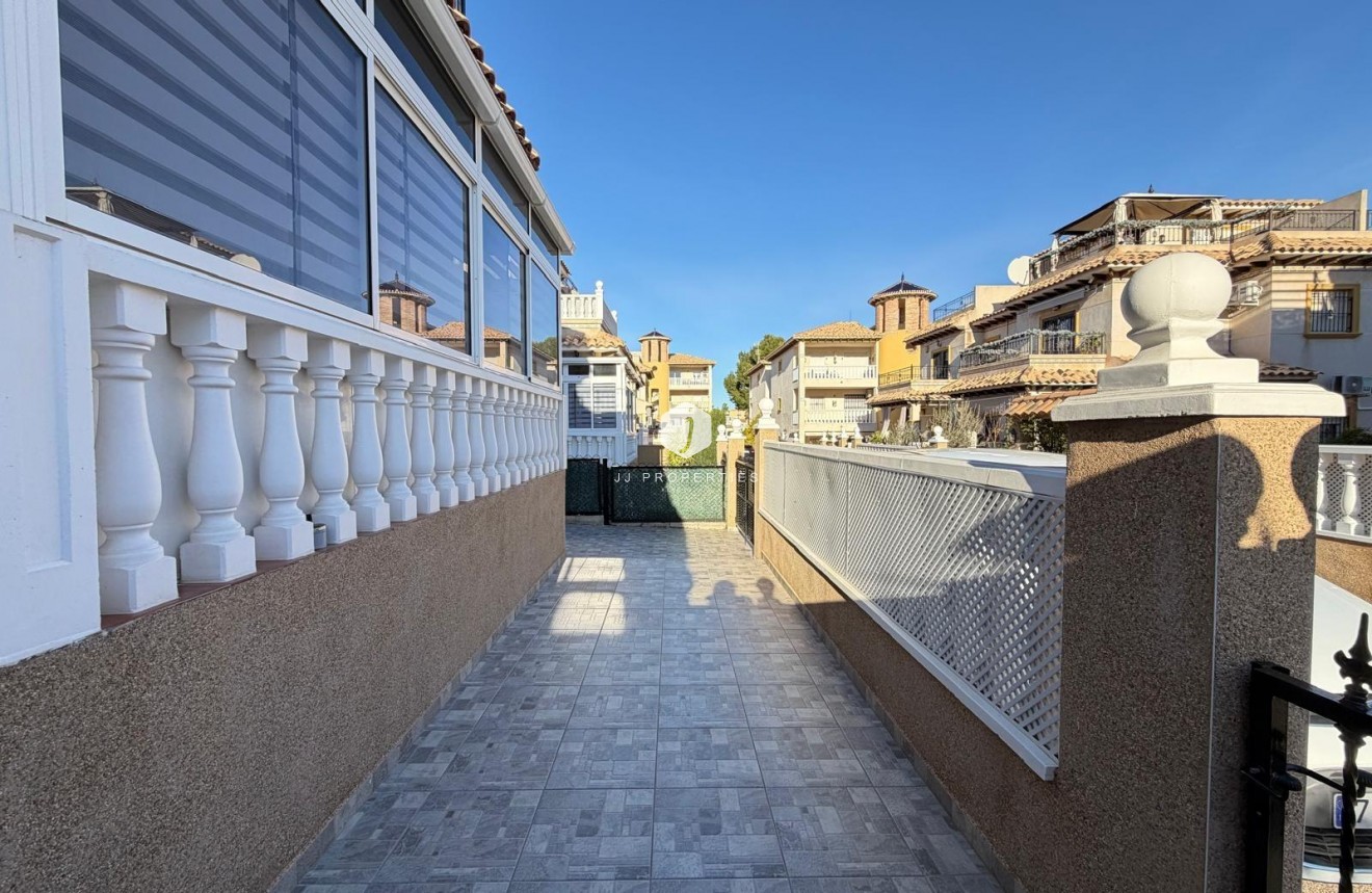 Tweedehands - Chalet -
Orihuela Costa - Las Filipinas