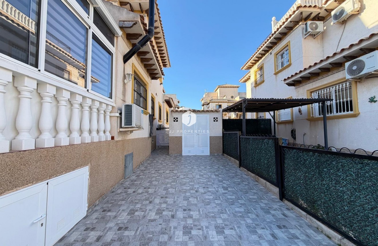Tweedehands - Chalet -
Orihuela Costa - Las Filipinas