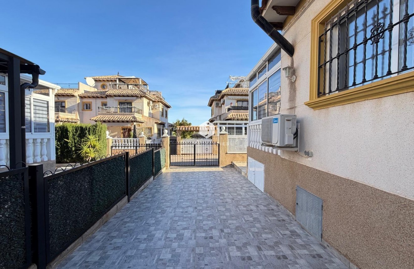 Tweedehands - Chalet -
Orihuela Costa - Las Filipinas