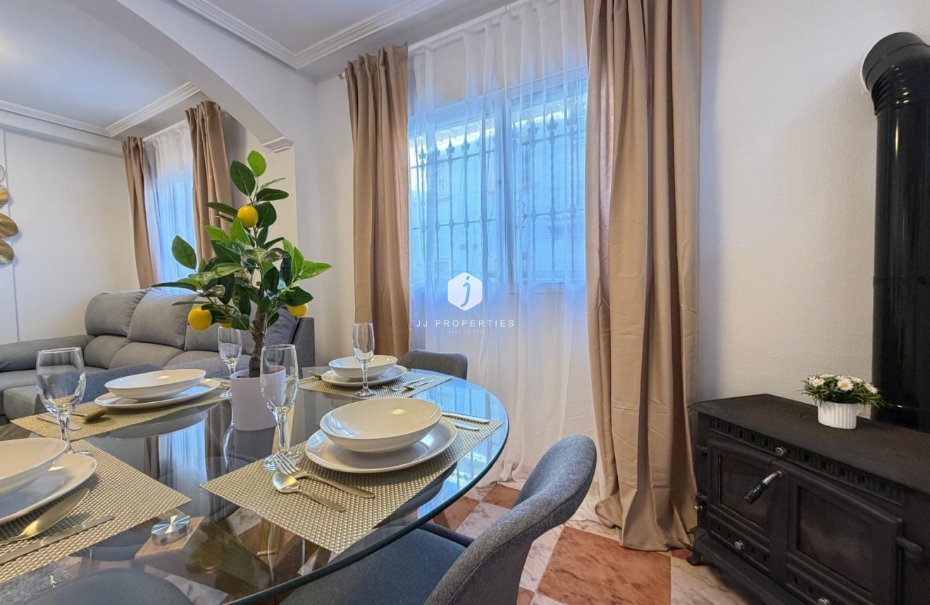 Tweedehands - Chalet -
Orihuela Costa - Las Filipinas