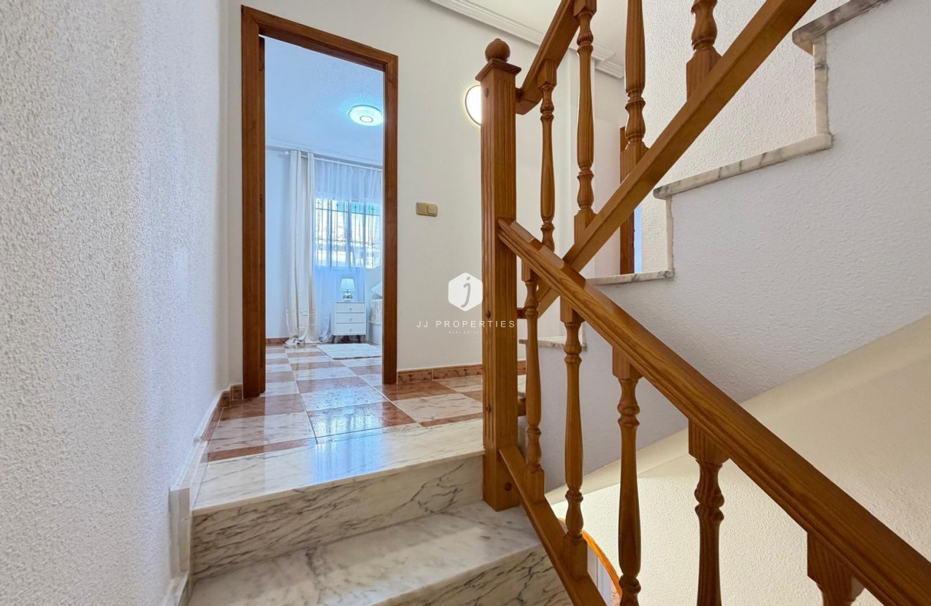 Tweedehands - Chalet -
Orihuela Costa - Las Filipinas