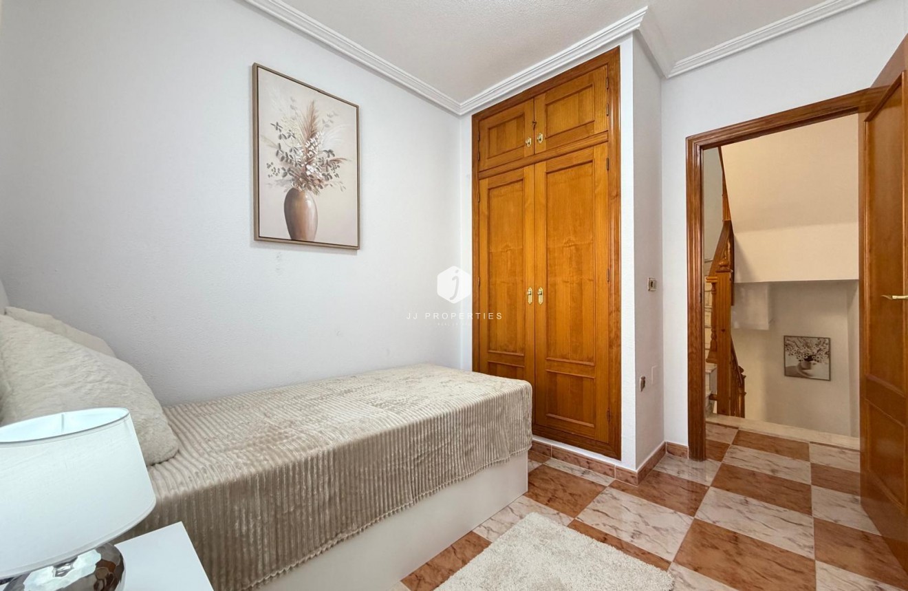 Tweedehands - Chalet -
Orihuela Costa - Las Filipinas