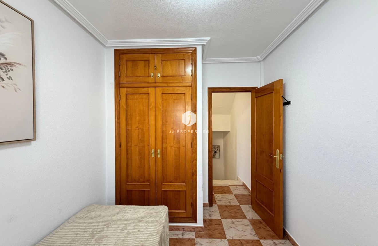 Tweedehands - Chalet -
Orihuela Costa - Las Filipinas