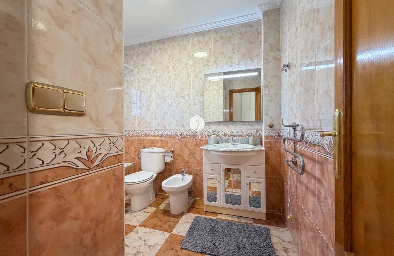Tweedehands - Chalet -
Orihuela Costa - Las Filipinas
