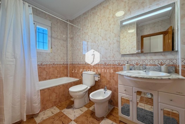 Tweedehands - Chalet -
Orihuela Costa - Las Filipinas