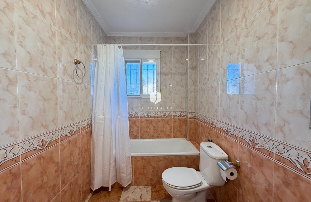 Tweedehands - Chalet -
Orihuela Costa - Las Filipinas