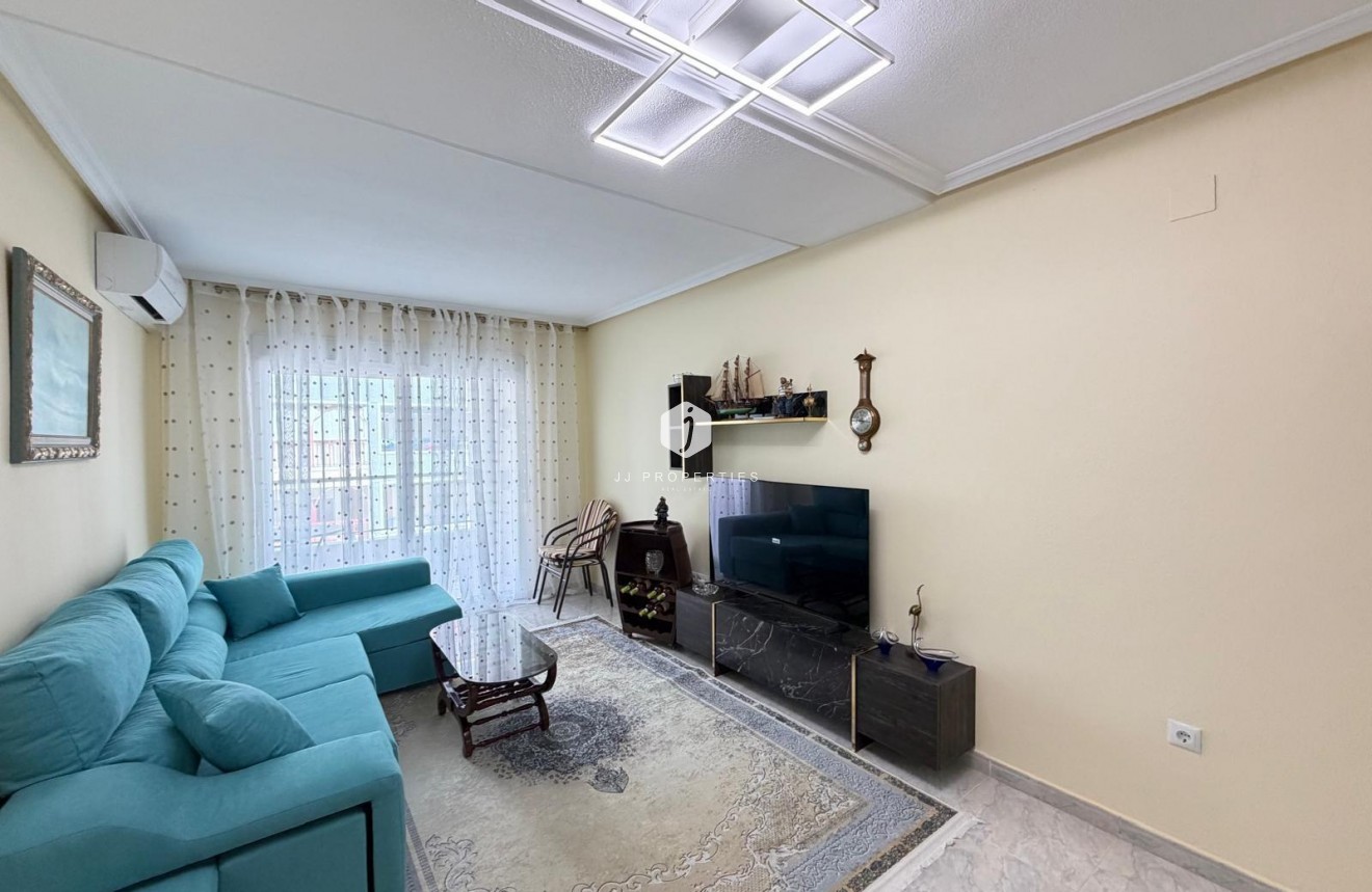 Resale - Apartment / flat -
Torrevieja - Playa del Cura