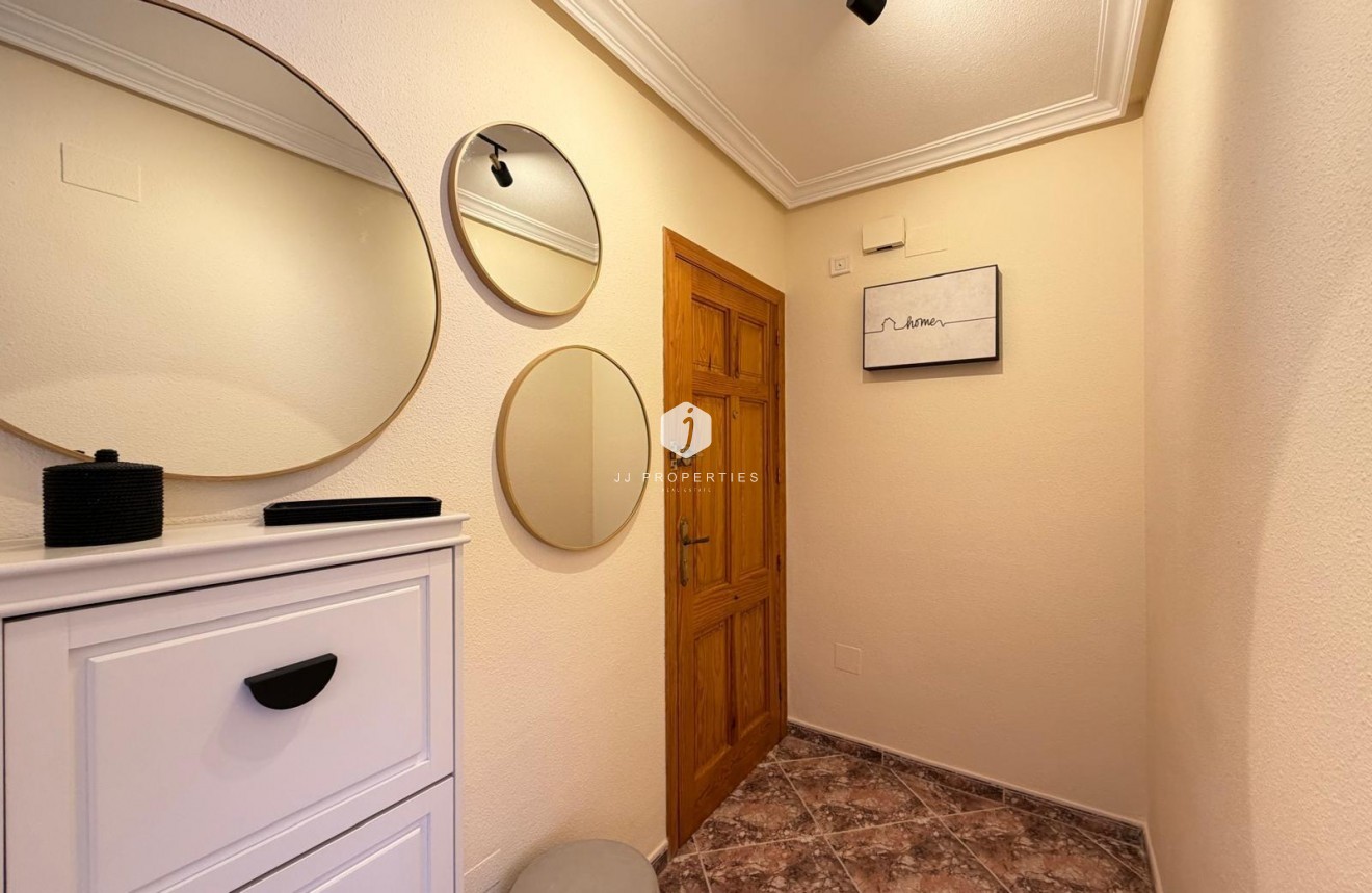 D'occasion - Appartement -
Torrevieja - Playa de los Locos