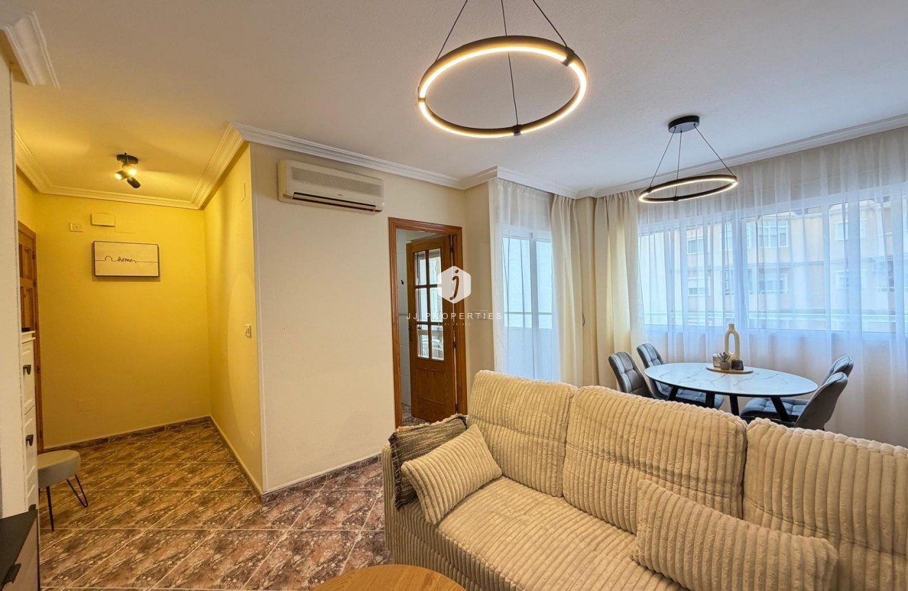 D'occasion - Appartement -
Torrevieja - Playa de los Locos