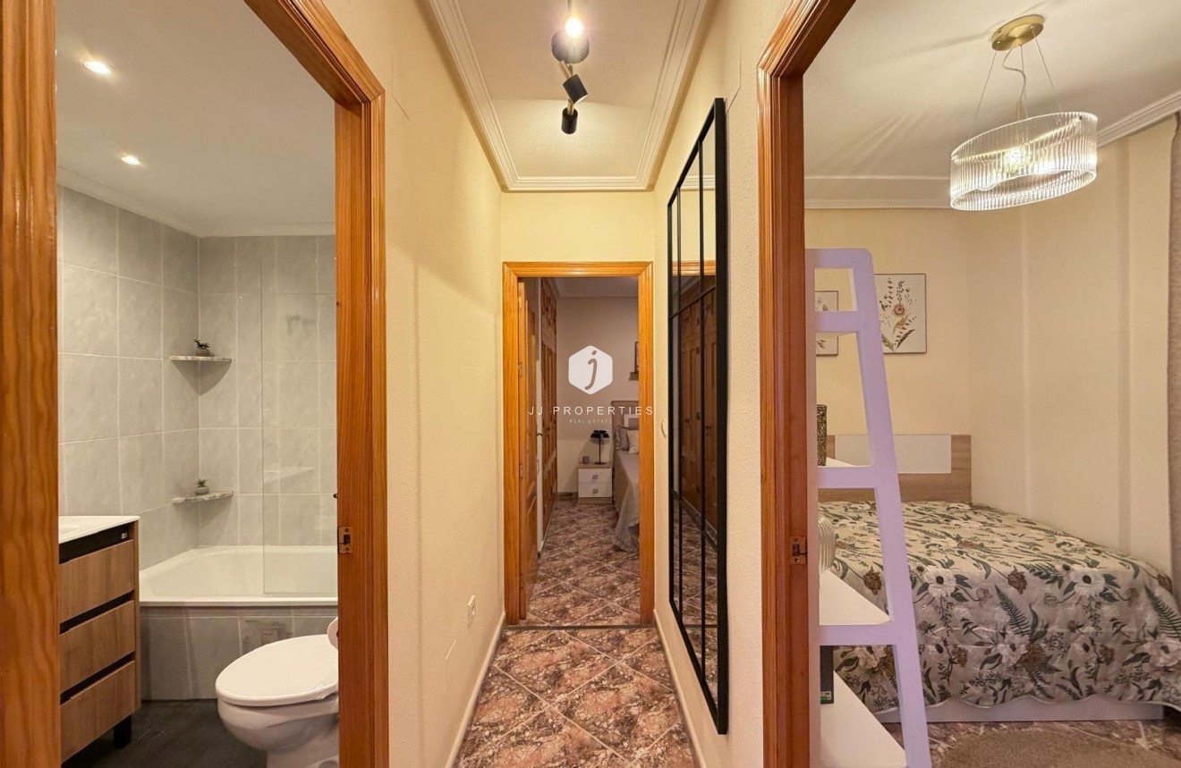 D'occasion - Appartement -
Torrevieja - Playa de los Locos