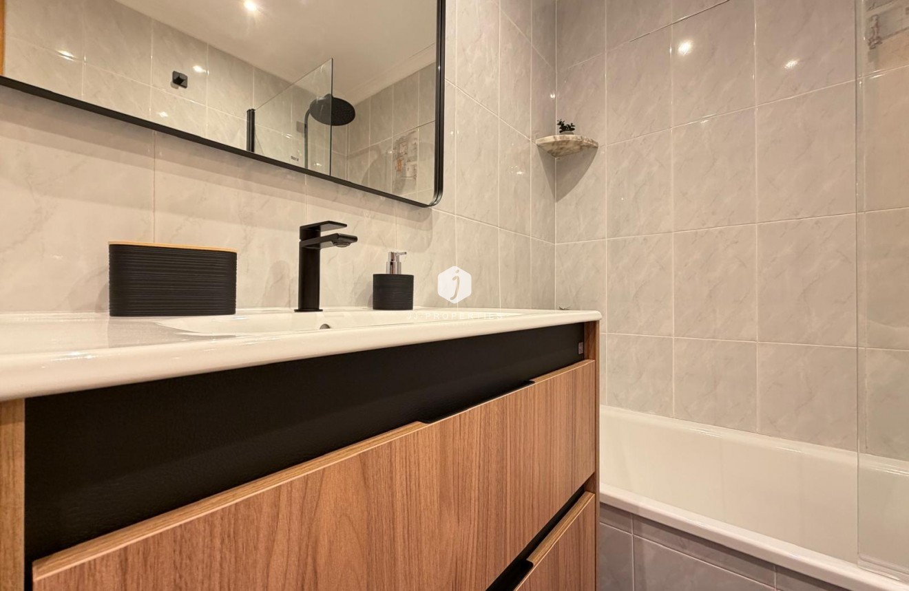 D'occasion - Appartement -
Torrevieja - Playa de los Locos