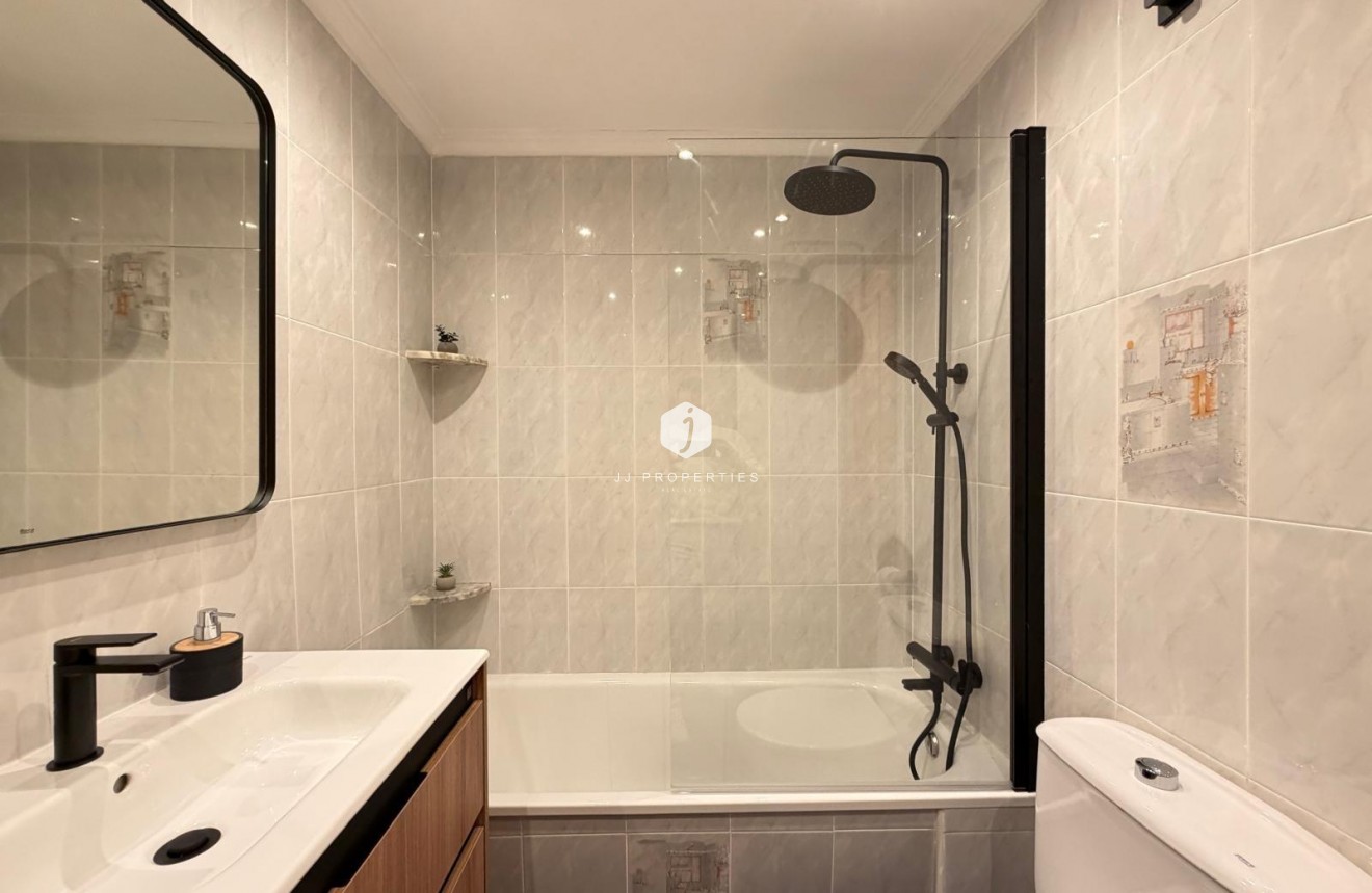 D'occasion - Appartement -
Torrevieja - Playa de los Locos