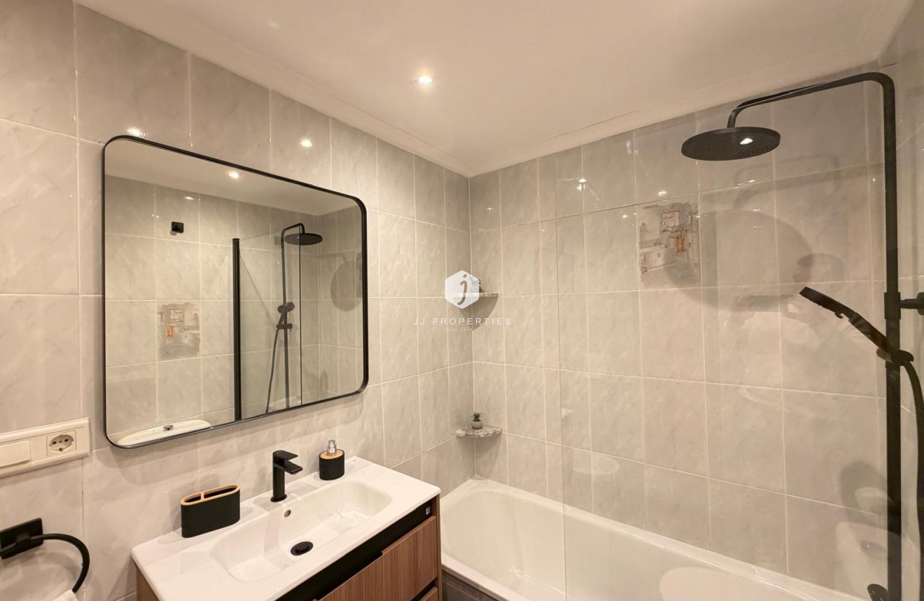 D'occasion - Appartement -
Torrevieja - Playa de los Locos