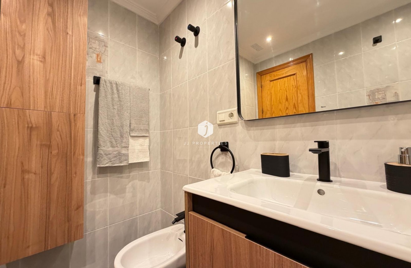D'occasion - Appartement -
Torrevieja - Playa de los Locos