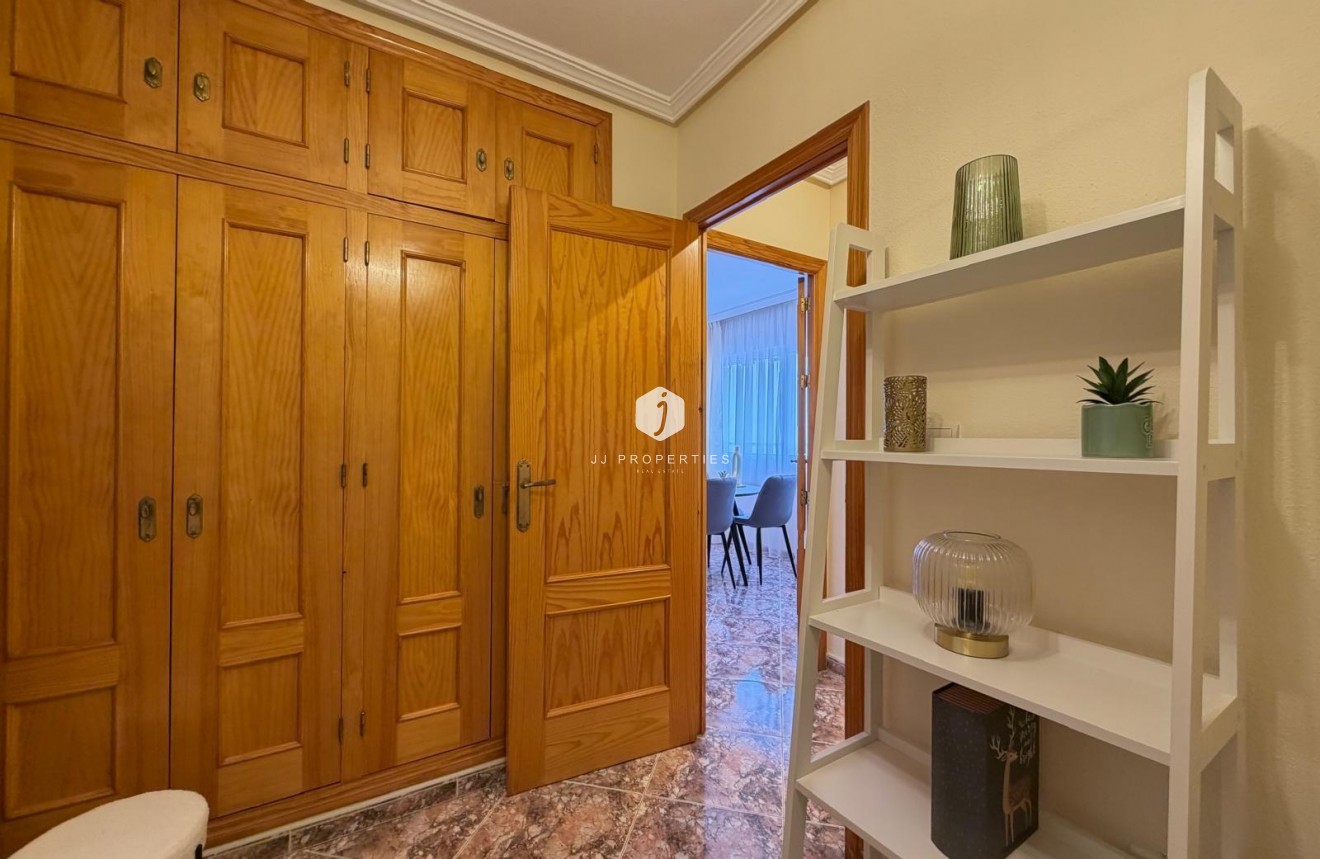 D'occasion - Appartement -
Torrevieja - Playa de los Locos