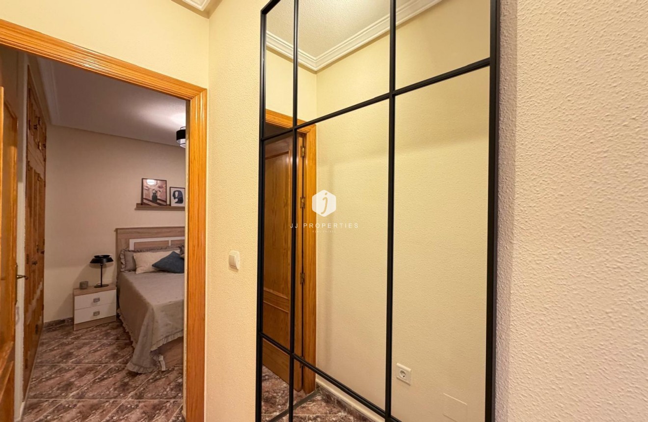 D'occasion - Appartement -
Torrevieja - Playa de los Locos