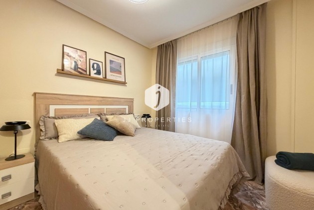D'occasion - Appartement -
Torrevieja - Playa de los Locos