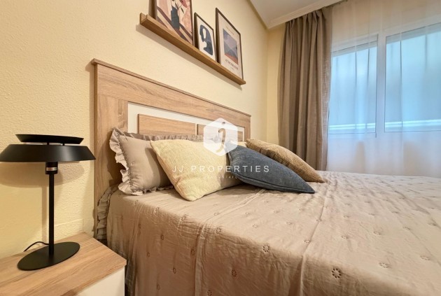 D'occasion - Appartement -
Torrevieja - Playa de los Locos