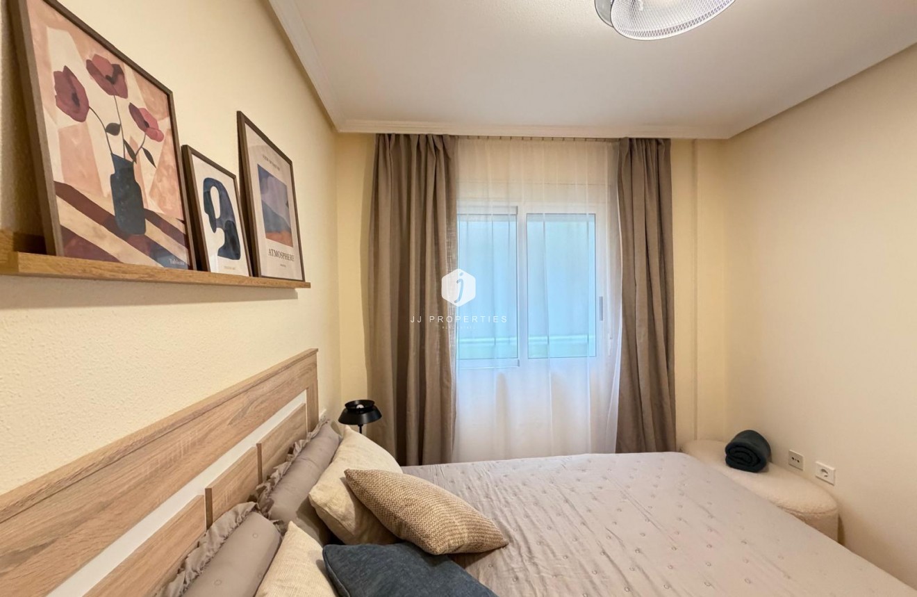 D'occasion - Appartement -
Torrevieja - Playa de los Locos