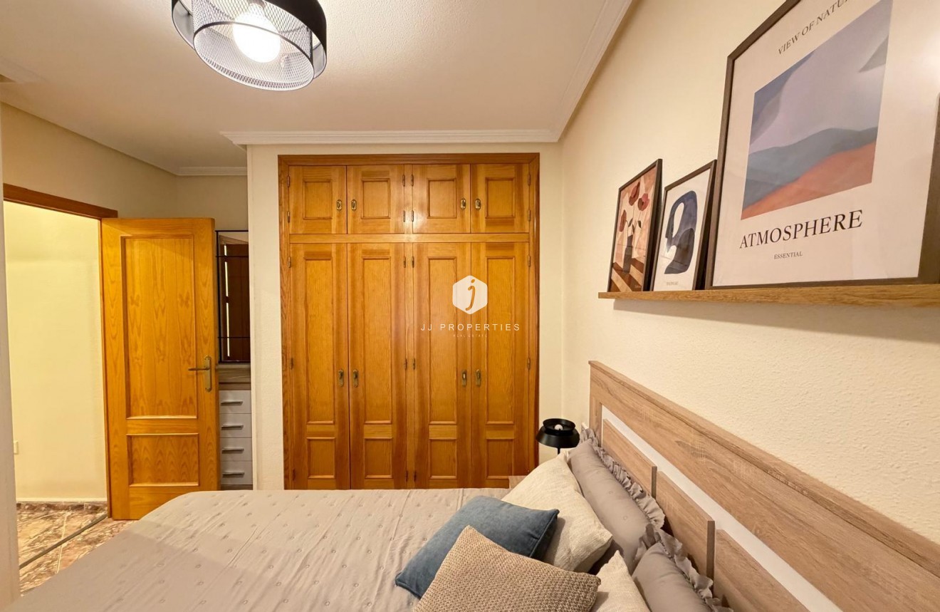D'occasion - Appartement -
Torrevieja - Playa de los Locos
