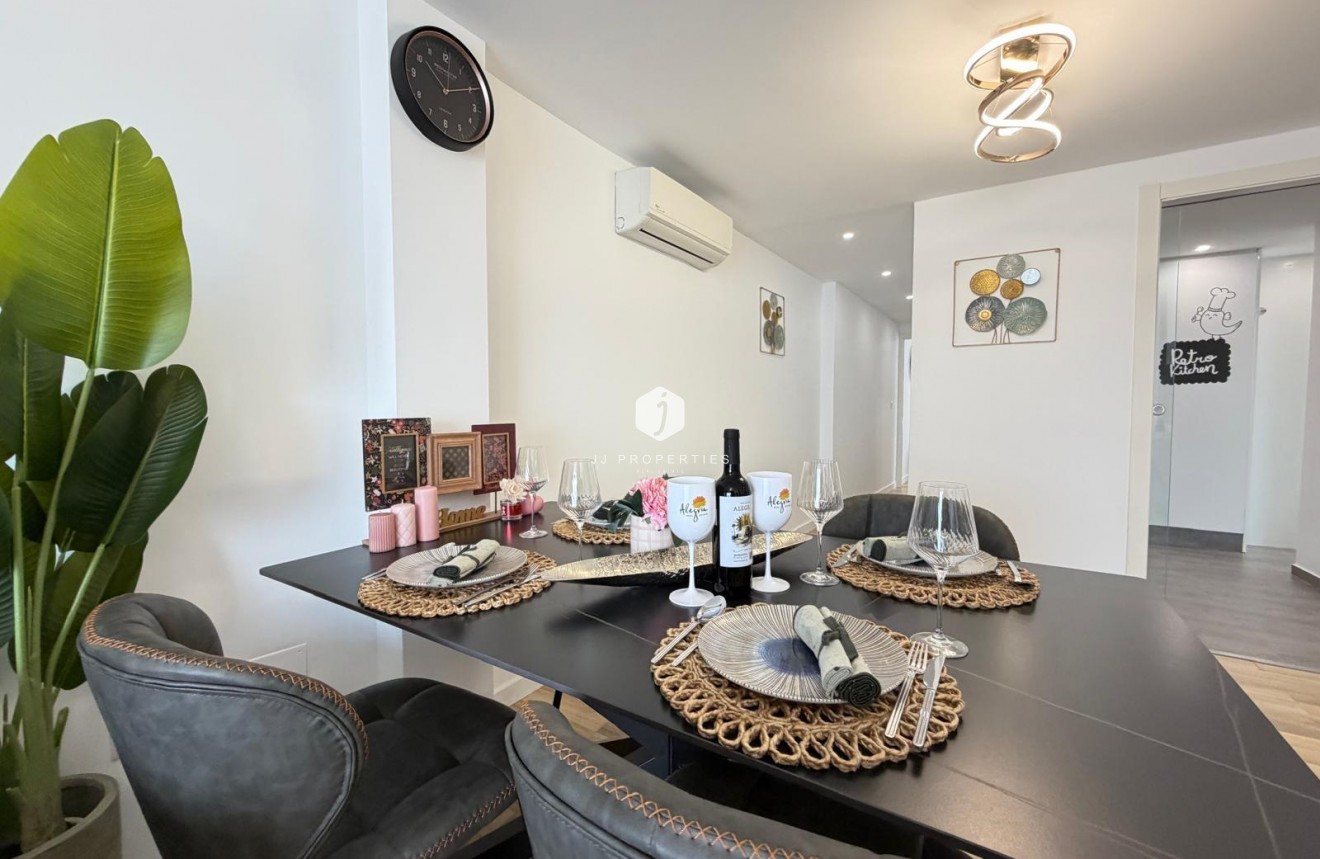 Resale - Apartment / flat -
Torrevieja - Centro
