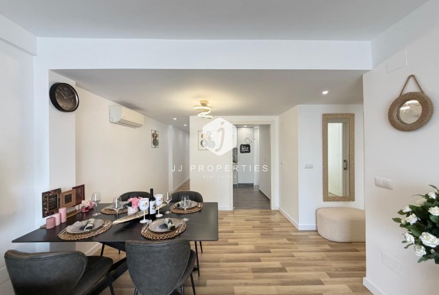 Resale - Apartment / flat -
Torrevieja - Centro