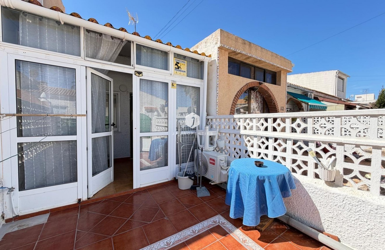Z drugiej ręki - Szalet -
Torrevieja - Nueva Torrevieja