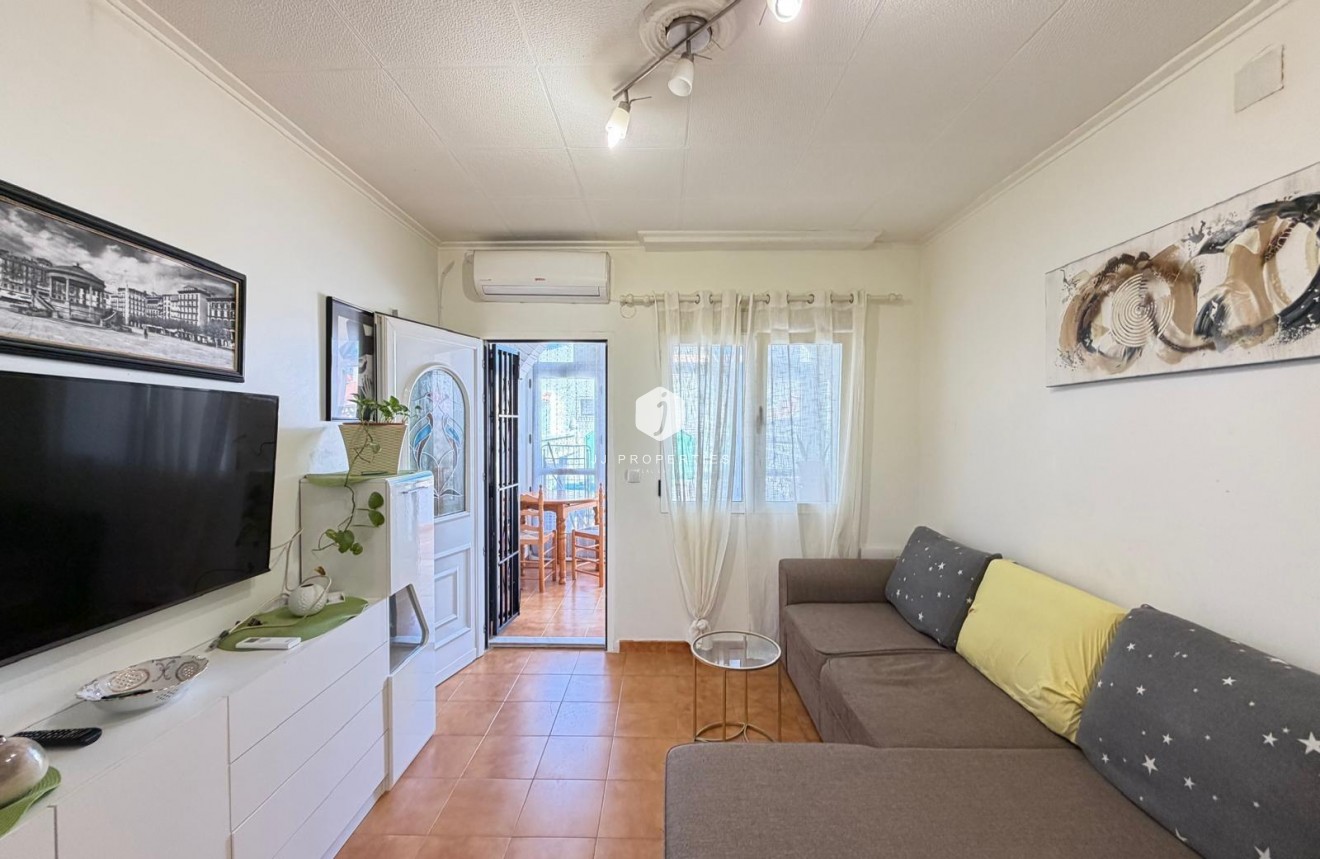 Z drugiej ręki - Szalet -
Torrevieja - Nueva Torrevieja