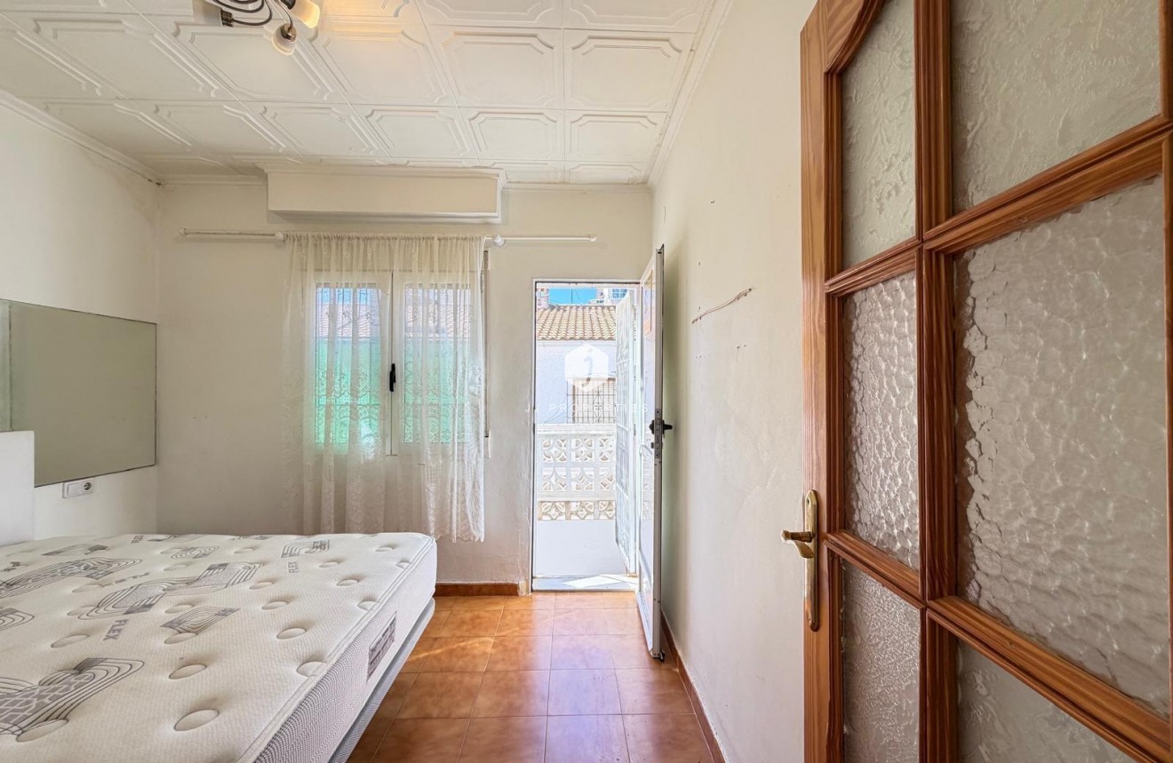 Z drugiej ręki - Szalet -
Torrevieja - Nueva Torrevieja