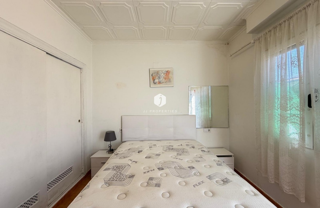 Z drugiej ręki - Szalet -
Torrevieja - Nueva Torrevieja