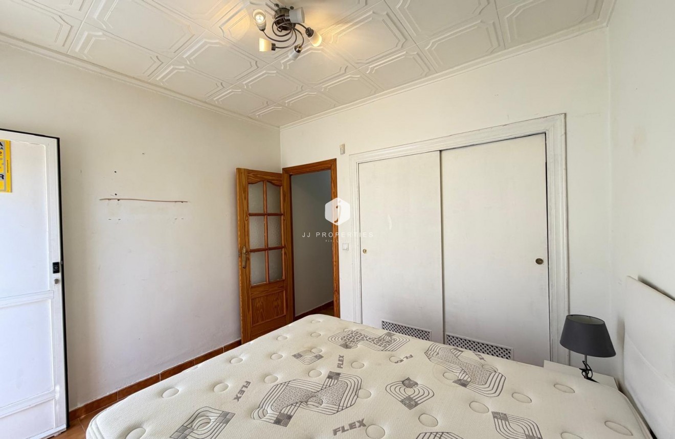 Z drugiej ręki - Szalet -
Torrevieja - Nueva Torrevieja