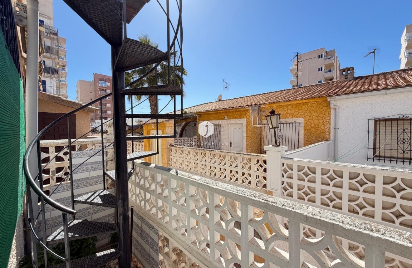Z drugiej ręki - Szalet -
Torrevieja - Nueva Torrevieja