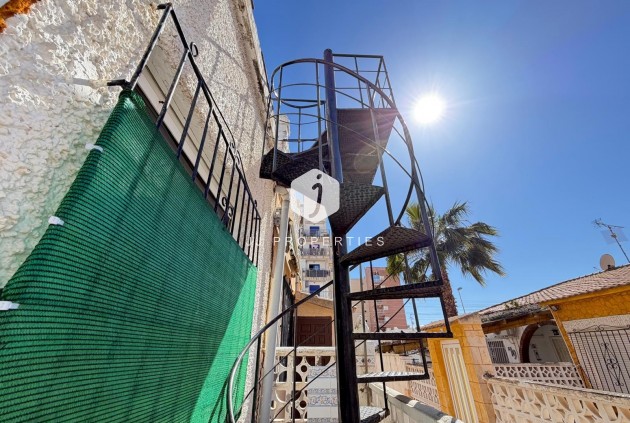 Z drugiej ręki - Szalet -
Torrevieja - Nueva Torrevieja