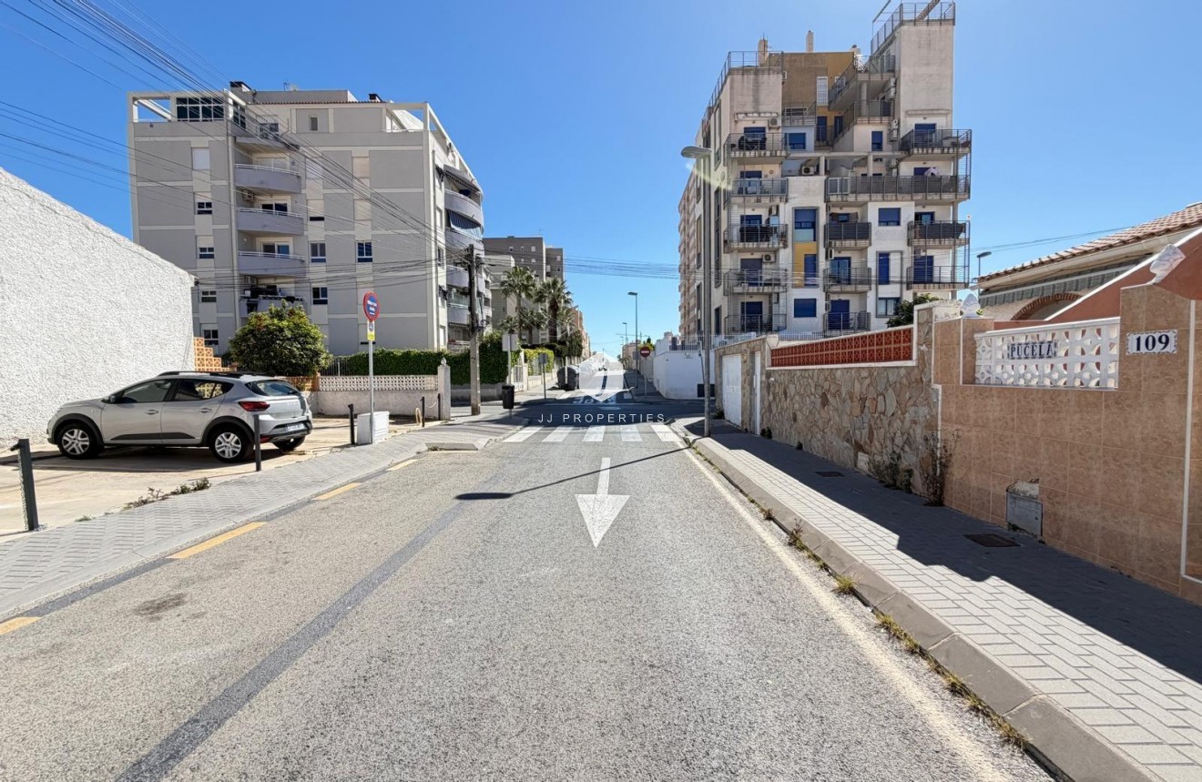 Z drugiej ręki - Szalet -
Torrevieja - Nueva Torrevieja