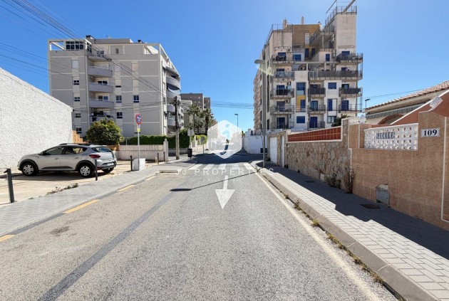Z drugiej ręki - Szalet -
Torrevieja - Nueva Torrevieja