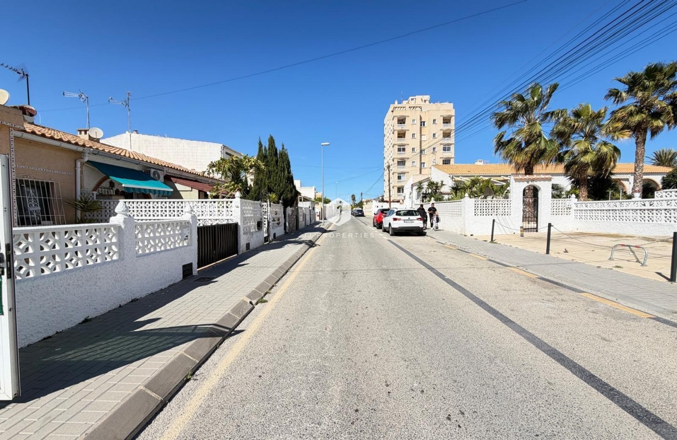 Z drugiej ręki - Szalet -
Torrevieja - Nueva Torrevieja