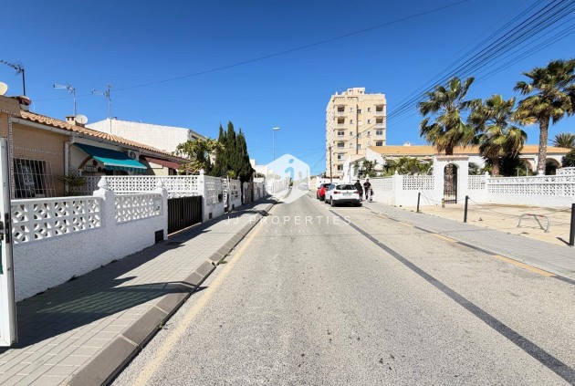 Z drugiej ręki - Szalet -
Torrevieja - Nueva Torrevieja