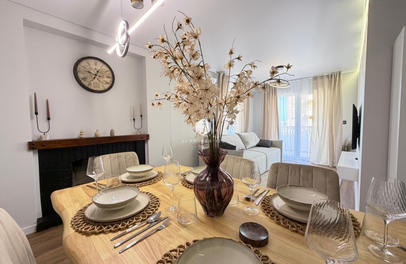 Tweedehands - Appartement / flat -
Torrevieja - Punta prima