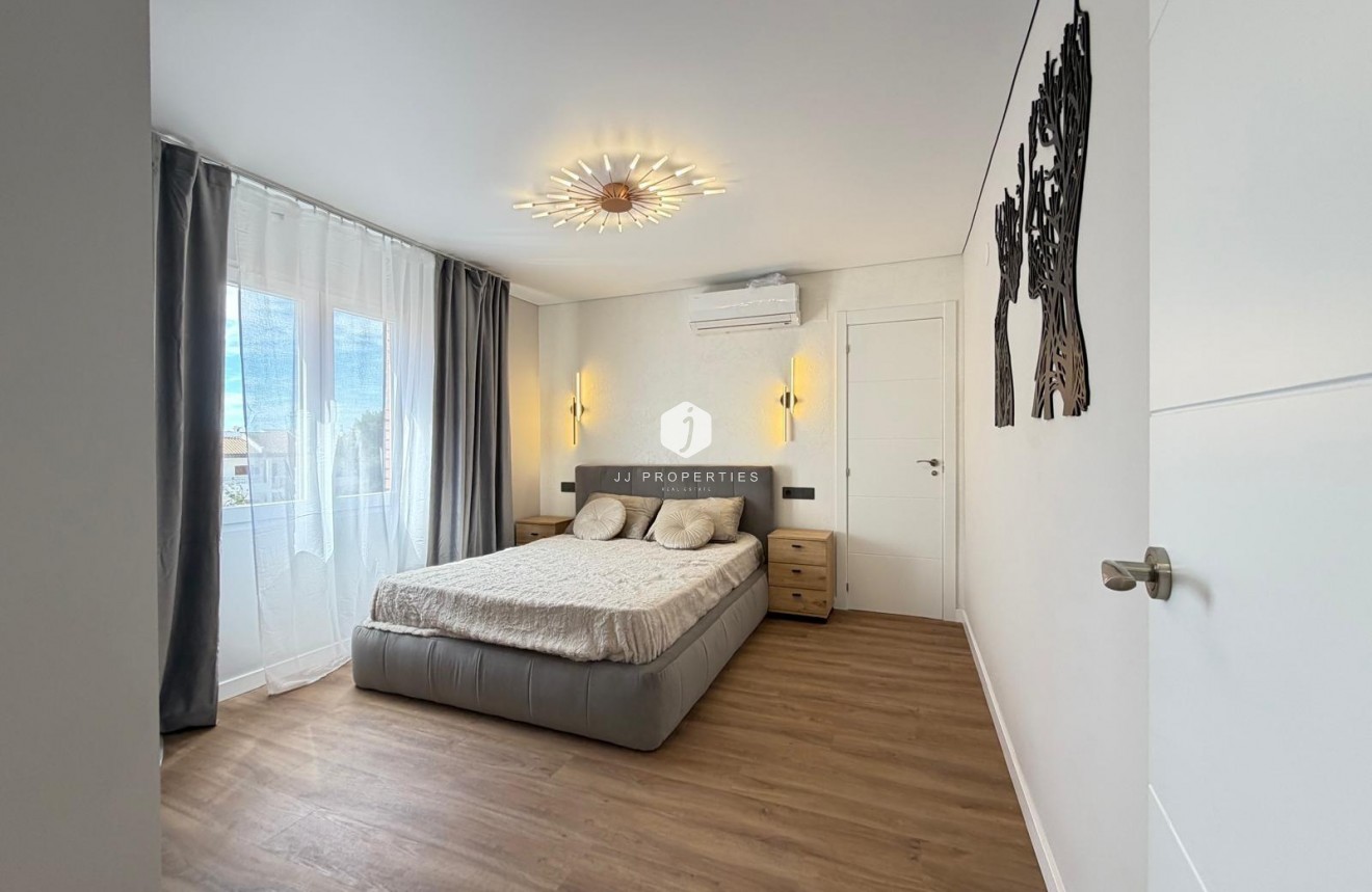 Tweedehands - Appartement / flat -
Torrevieja - Punta prima