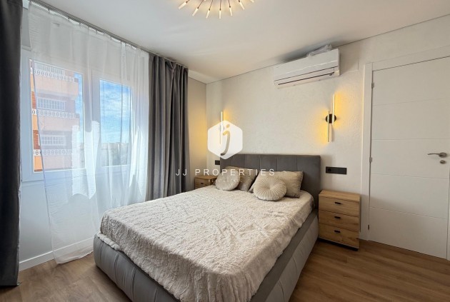 Tweedehands - Appartement / flat -
Torrevieja - Punta prima