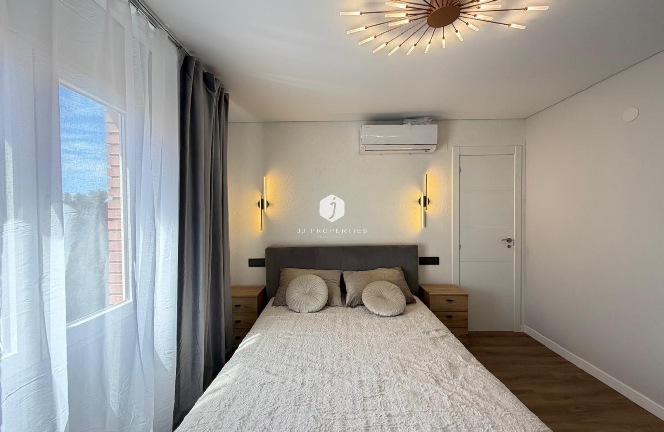 Tweedehands - Appartement / flat -
Torrevieja - Punta prima