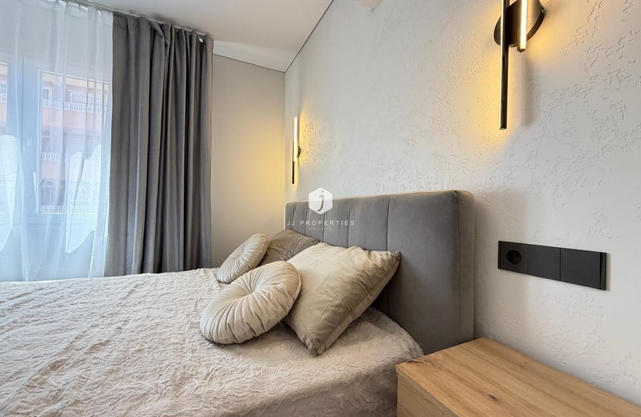 Tweedehands - Appartement / flat -
Torrevieja - Punta prima