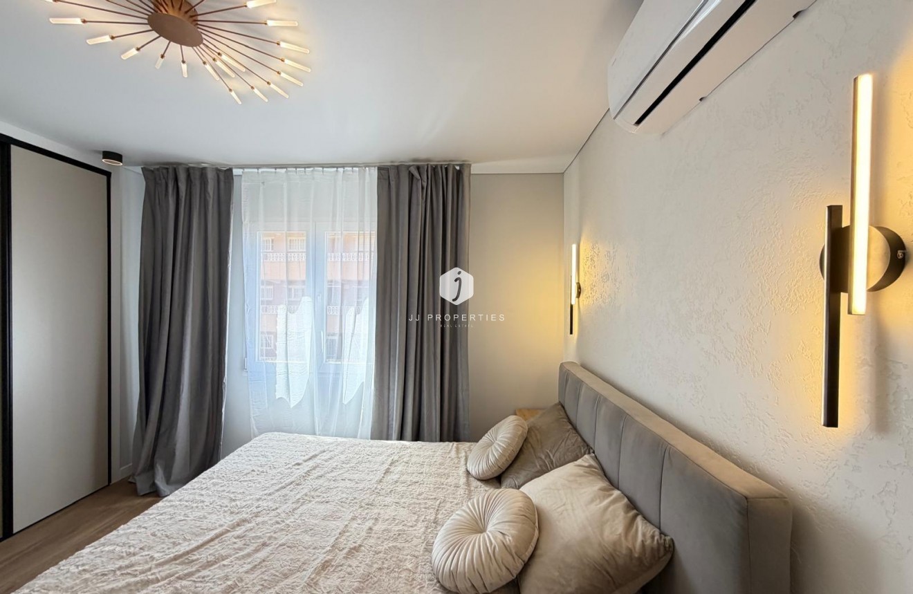 Tweedehands - Appartement / flat -
Torrevieja - Punta prima