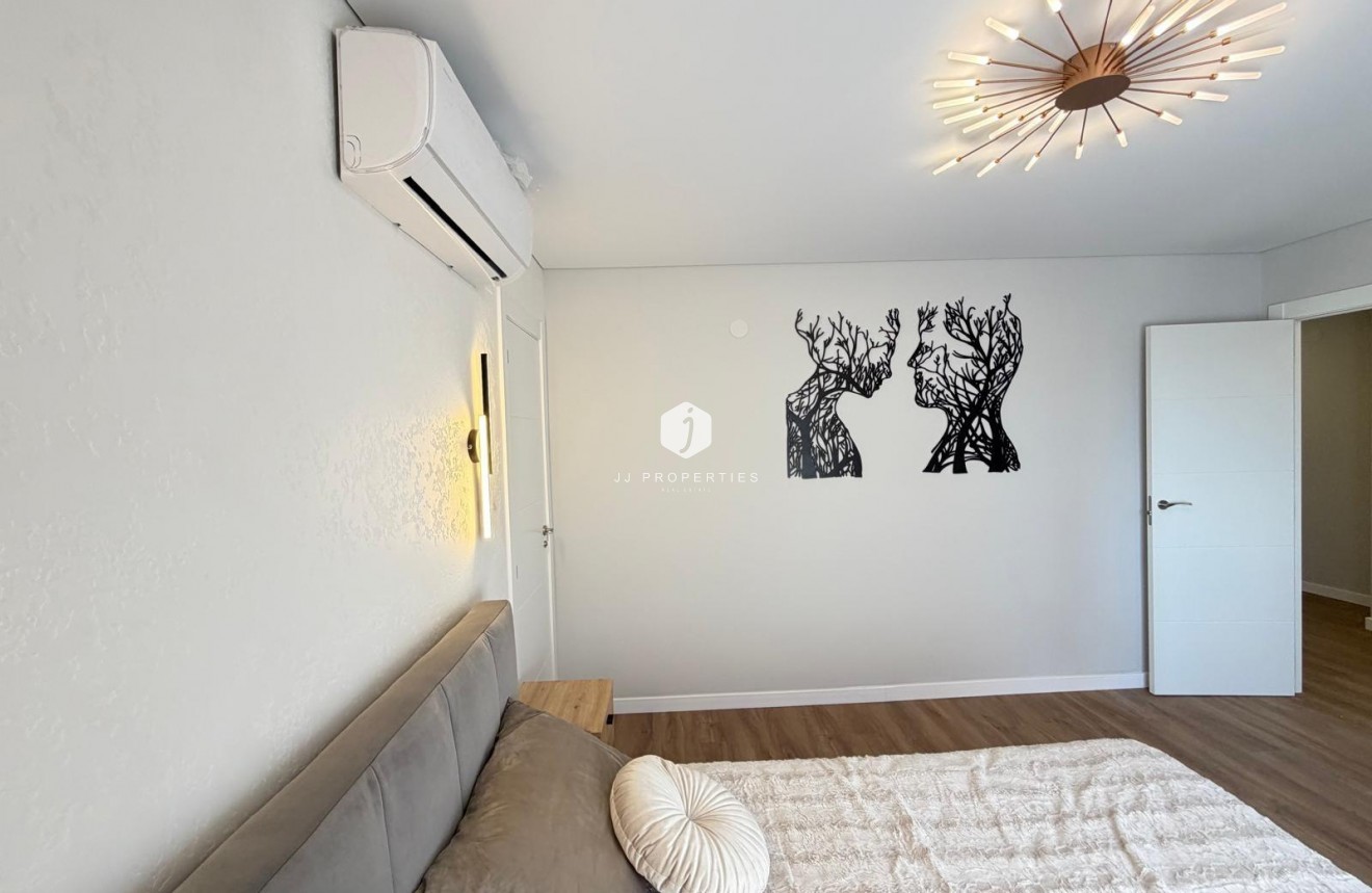 Tweedehands - Appartement / flat -
Torrevieja - Punta prima